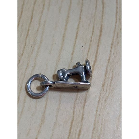 .925 Vintage Mini Sewing Machine Sterling Silver Jewelry Charm #sew #hobby - Picture 5 of 6